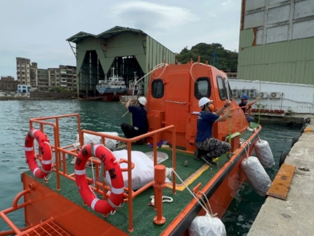 巡護九號警備救難艇驗收靠港